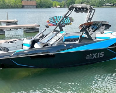 Wakesurf Boat Rental on Lake Austin