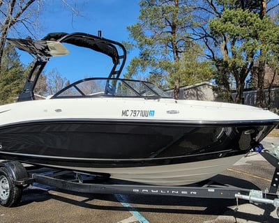 21' Bow Rider Boat Rental in Traverse City