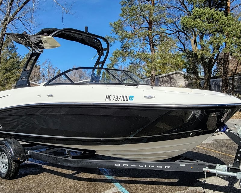 21' Bow Rider Boat Rental in Traverse City