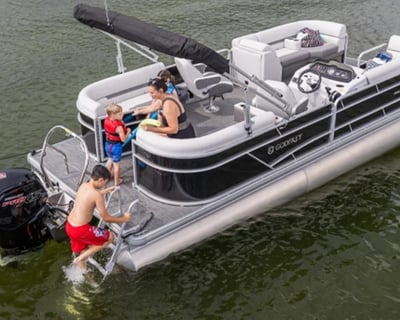 22' Tri-Toon Boat Rental in Leland