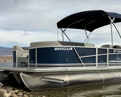 SunChaser Tritoon 25-Foot Boat Rental