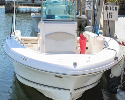 18' Robalo Boat Rental in Marathon