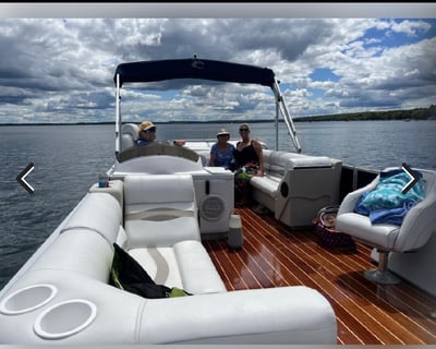 Private Pontoon Charter on Jordan Lake with Captain