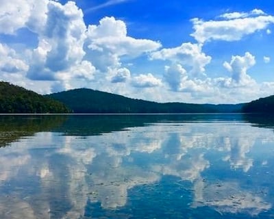 Lake Guntersville 23' Tri-Toon Boat Rental