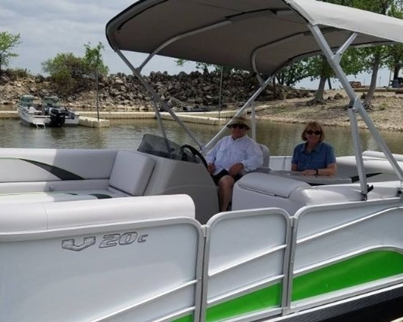 Lake Pontoon Boat Rental in Council Grove, KS