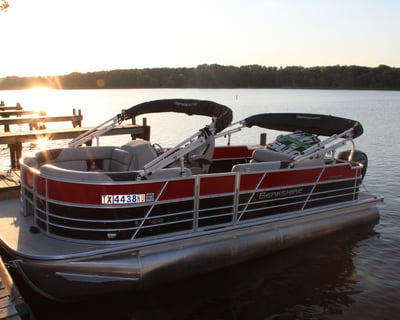 22' TriToon Boat Rental on Lake Palestine