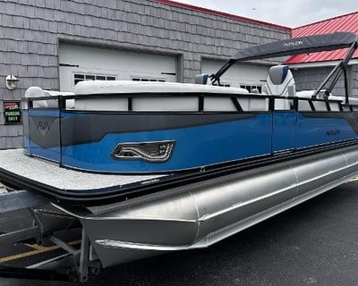Avalon Venture 2585 Tritoon Boat Rental