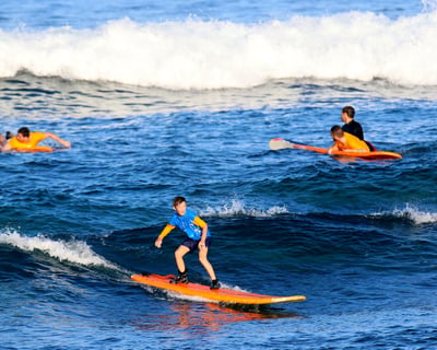 1.5-Hour Private Surf Lesson at Kahalu’u Beach Park