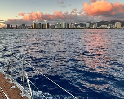 Honolulu Sunset Sailing Charter
