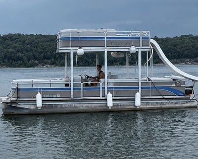 Lake Travis 28' Double-Decker Tritoon Charter