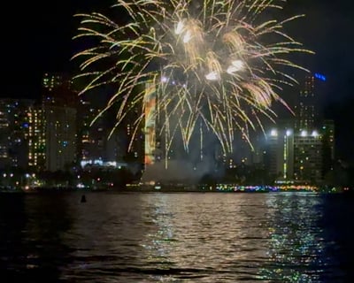 Cruise Waikiki At Sunset & Fireworks
