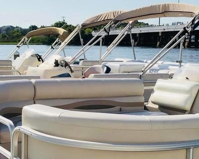 8-Hour Pontoon Boat Rental in Fenwick Island