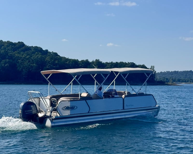 24' Pontoon Boat Rental in Cassville, MO
