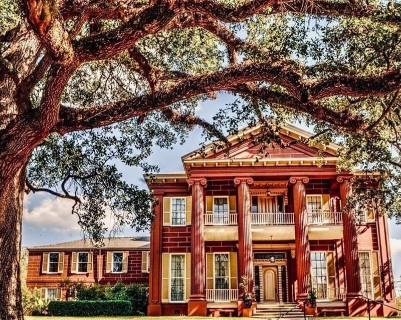 Historic Mansion Tour of Magnolia Hall