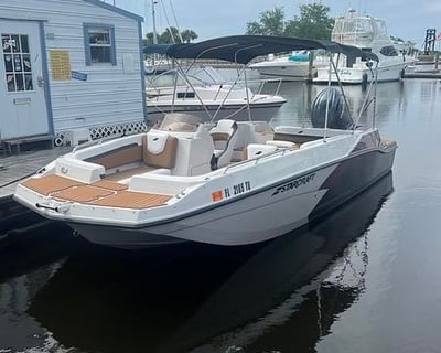 Amelia Island 18' Deck Boat Rental