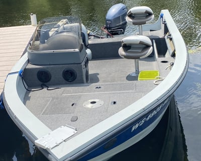 Crivitz 16' Triton Fishing Boat Rental