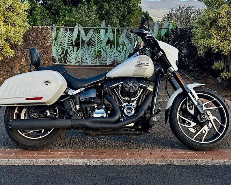 Harley-Davidson Sport Glide Motorcycle Rental on Maui