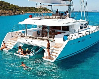 Dunn's River Falls Catamaran Cruise With Blue Hole