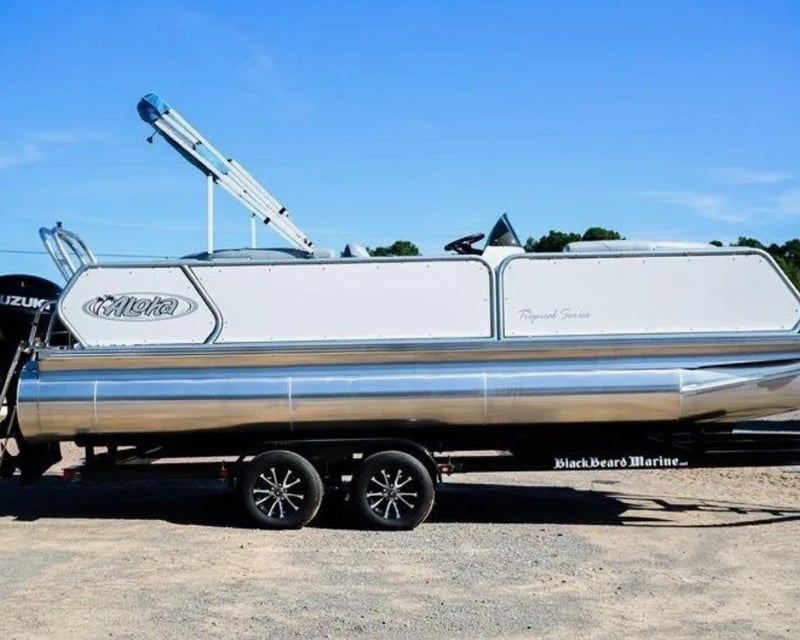 24' Pontoon Boat Rental in Cassville, MO