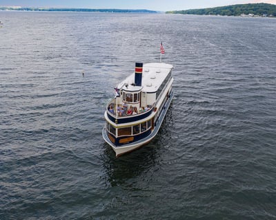Scenic 2Hr Lake Geneva Cruise & History Tour