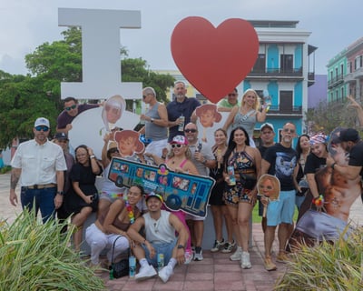 Puerto Rican Food & Nightlife Party Bus Tour in San Juan