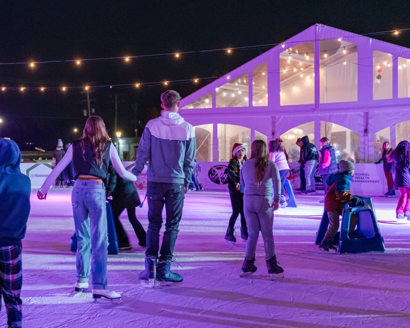 Outdoor Ice Skating Day Pass in Downtown Frankenmuth