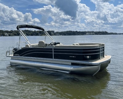 24' Tritoon Rental on Smith Lake