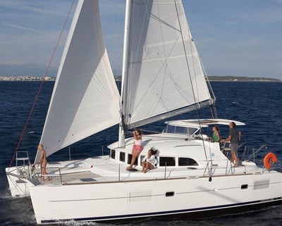 Bareboat Sailing Rental in Coronado on Lagoon 380