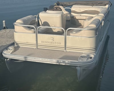 25 HP Pontoon Rental in Carlos