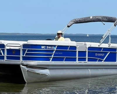 23' Pontoon Rental in Traverse City