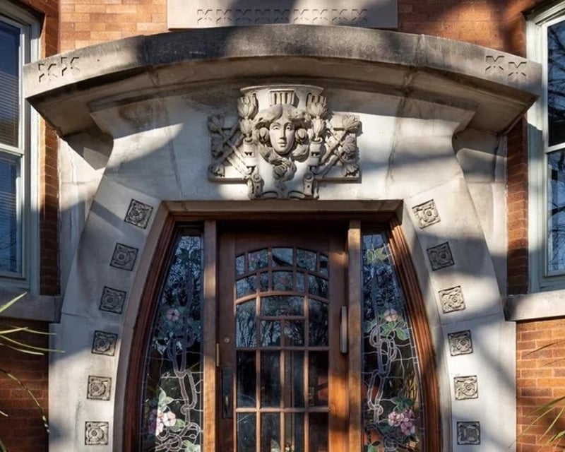 Logan Square Architecture & History Tour in Chicago