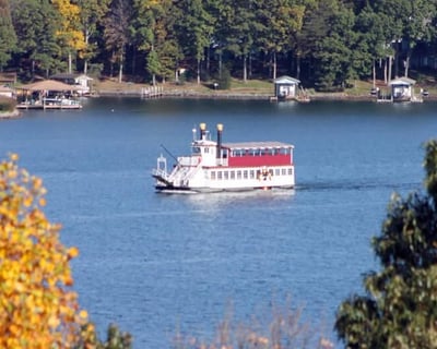 2-Hour Sightseeing Cruise on Smith Mountain Lake