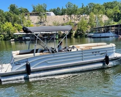 Full-Day Tritoon Rental on the North Shore