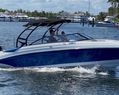 Hollywood 25' Boat Rental