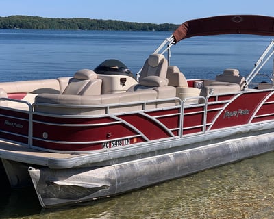 25' Tri-Toon Boat Rental in Traverse City