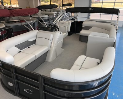 20' Pontoon Boat Rental in Leland