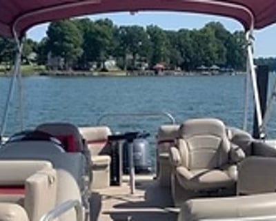22' Pontoon Rental on Lake Norman