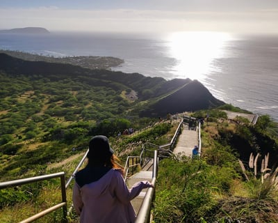 Diamond Head Shuttle & Self-Guided Hike From Waikiki