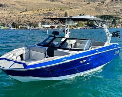 Wakesurf Boat Rental in Chelan