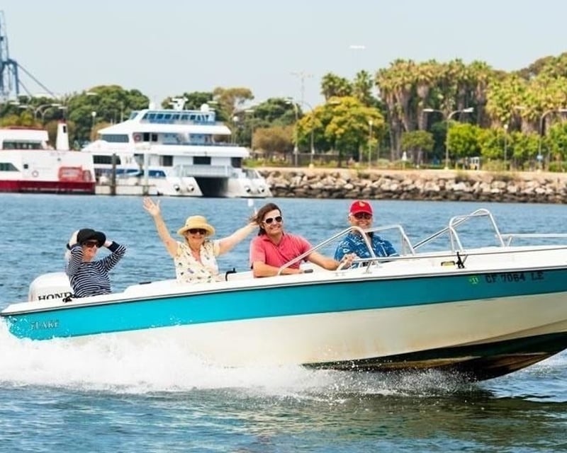 18' Powerboat Rental in Oceanside Harbor