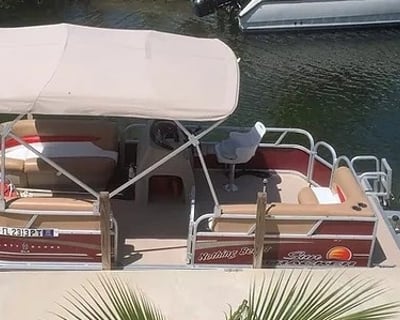 18' Pontoon Boat Rental in Cudjoe Key