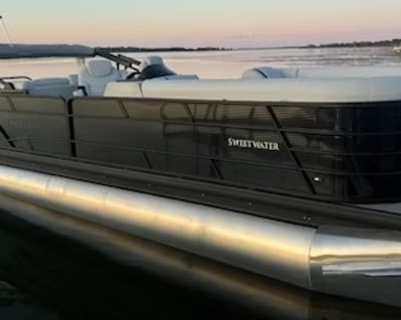 24' Tritoon Pontoon Boat Rental in Brainerd Lakes