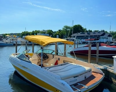 Rinker 21-Foot Boat Rental