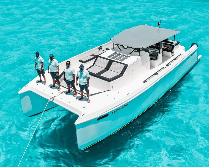 Private Yacht Charter in Cancun with Snorkeling