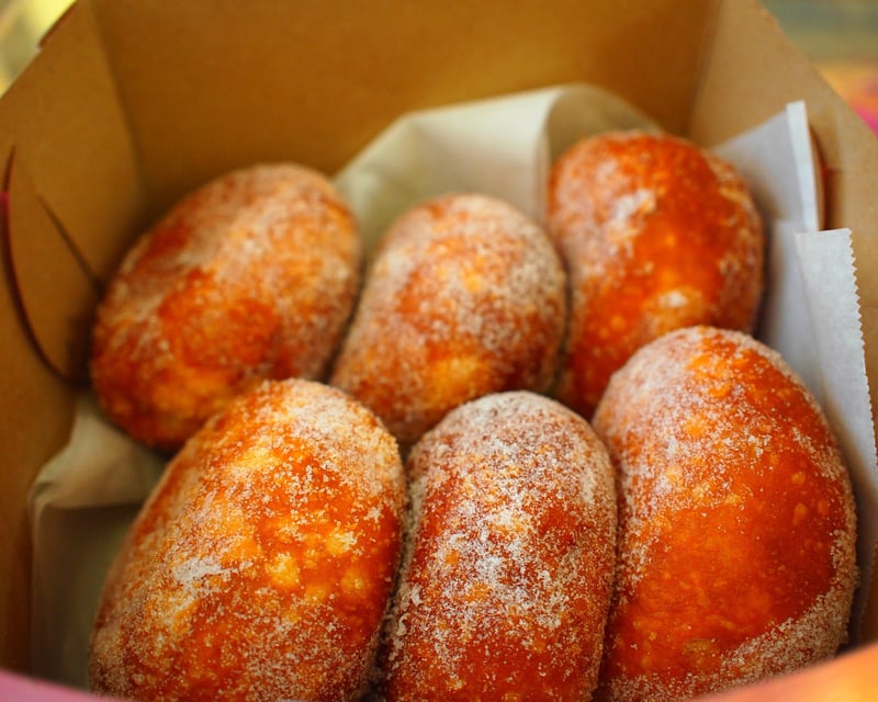 Early Morning Diamond Head Hike with Acai Bowl & Malasada