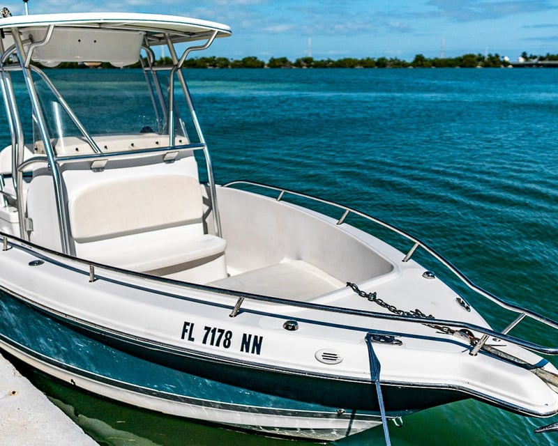 25' Center Console Boat Rental in Marathon