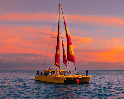 Sunset Sail In Waikiki With Complimentary Drinks