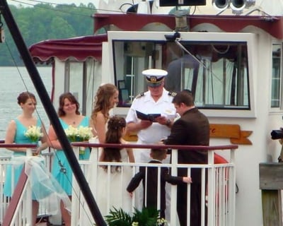 Private Cruise Charter in Moneta
