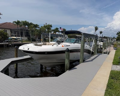 Explore Cape Coral on a 27' Boat Rental
