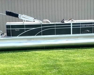 Battle Lake 22' Pontoon Rental